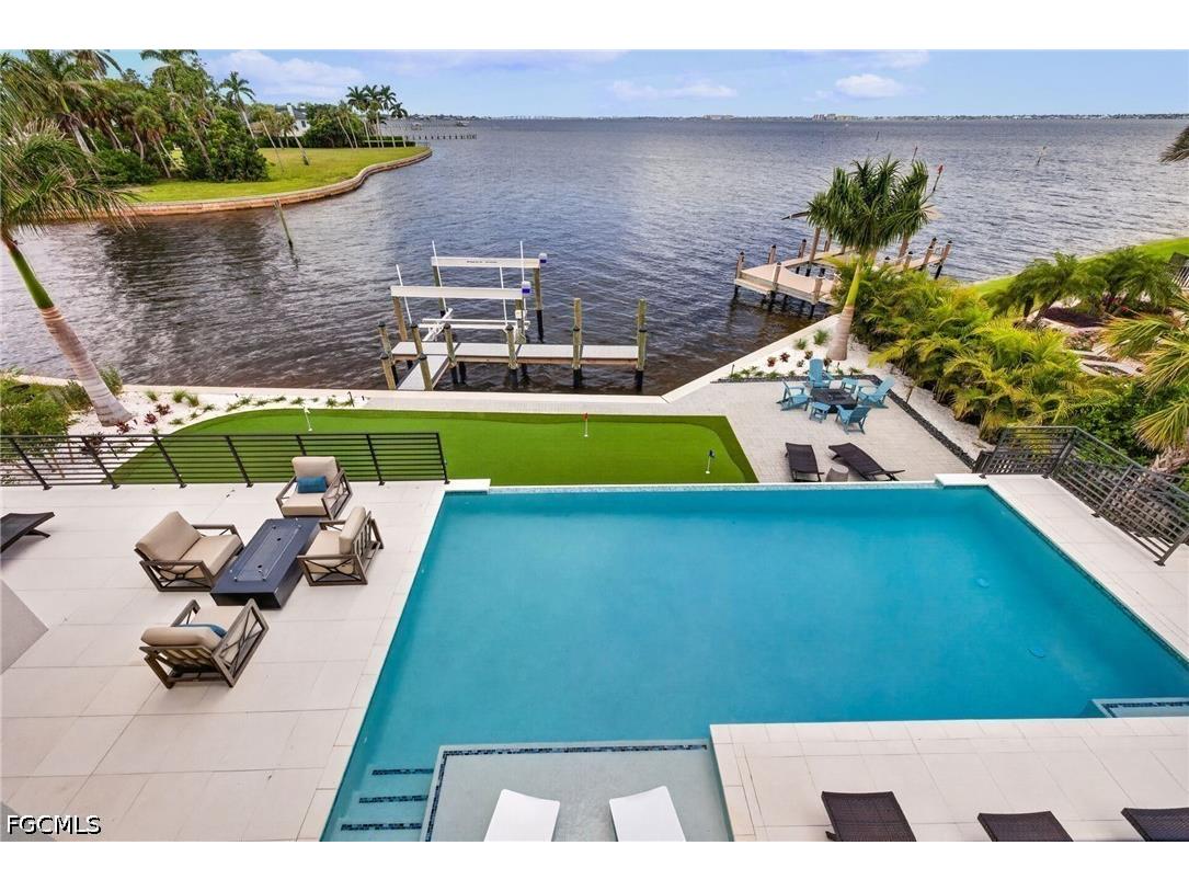 6924 Old Whiskey Creek Drive Fort Myers FL 33919 2026023672 image1