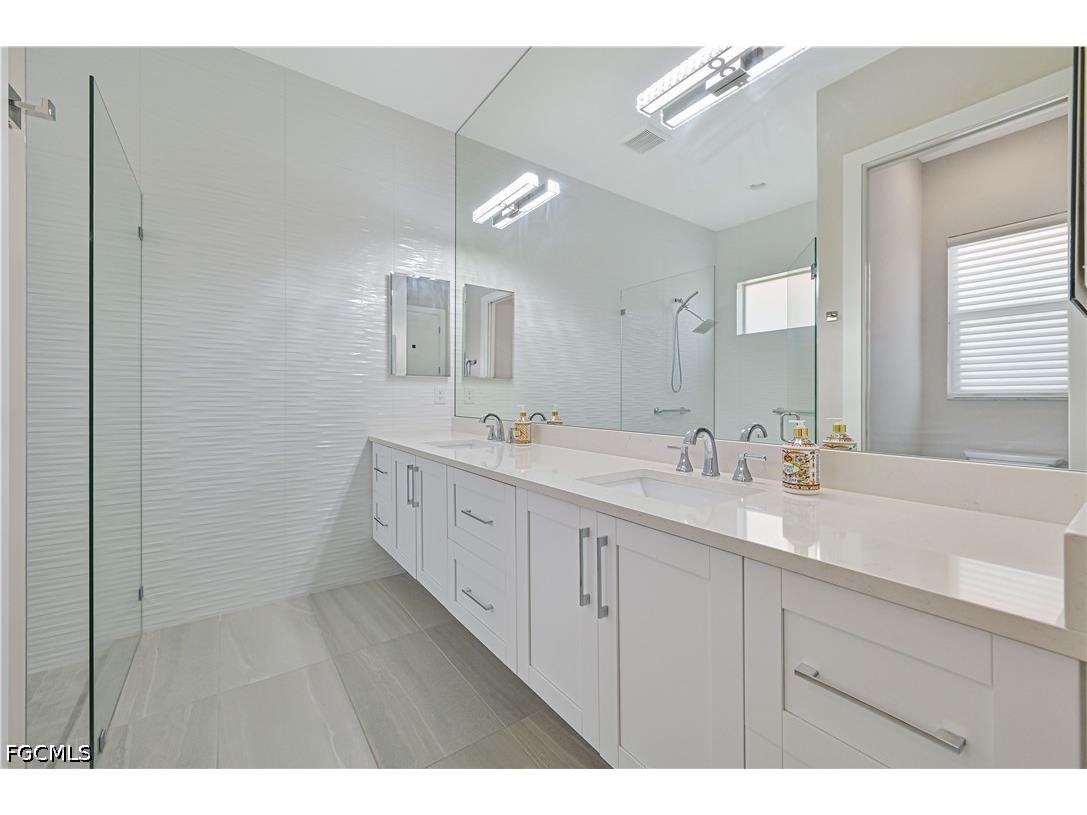 693 105th Avenue N Naples FL 34108 2026022992 image33