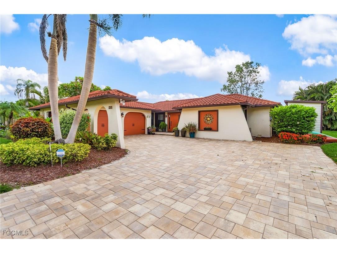 694 Astarias Circle Fort Myers FL 33919 2025003780 image1