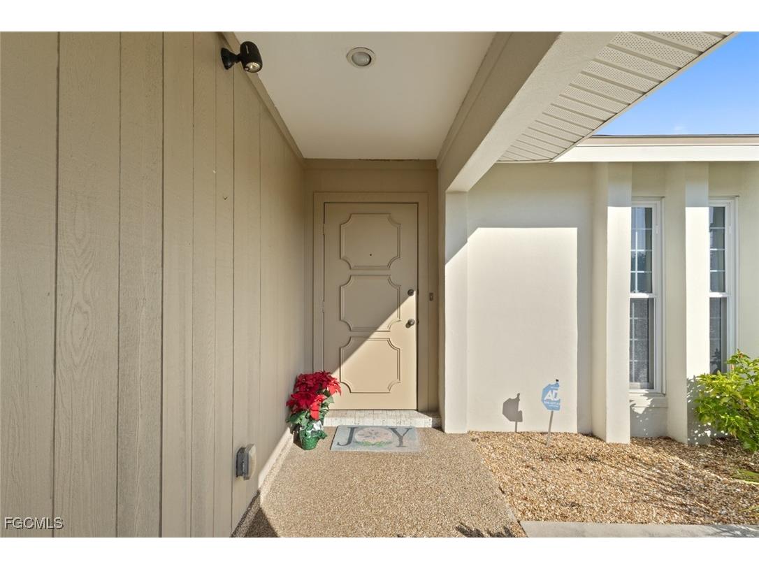 6944 Essex Drive Fort Myers FL 33919 2026000519 image2