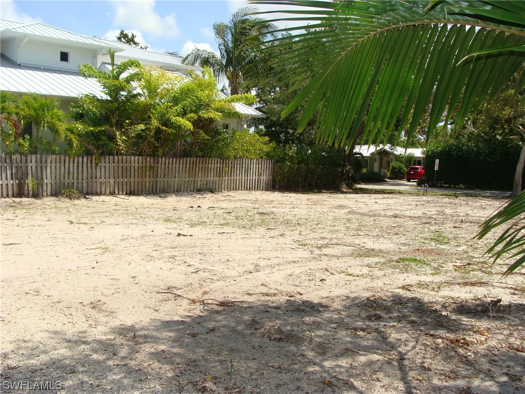 695 Broad Avenue S Naples FL 34102 223033649 image10