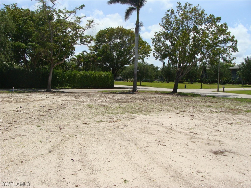 695 Broad Avenue S Naples FL 34102 223033649 image12