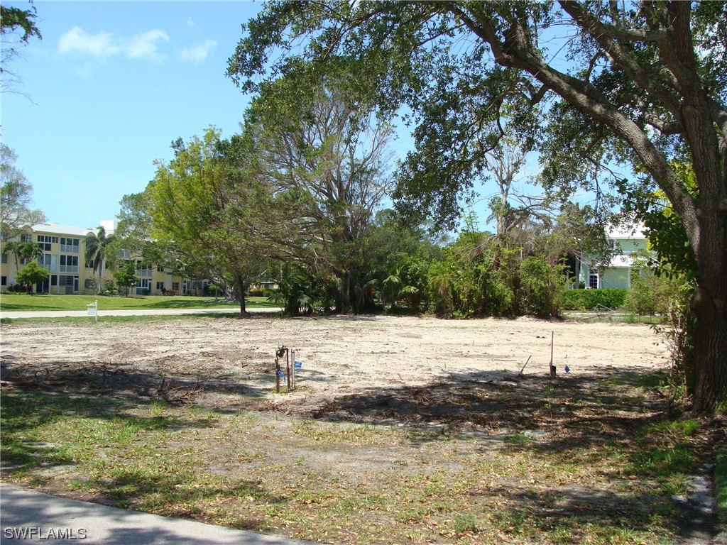 695 Broad Avenue S Naples FL 34102 223033649 image2