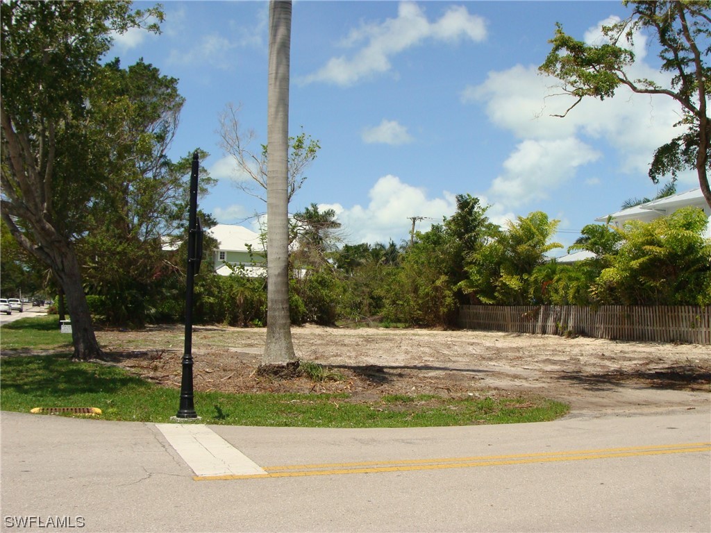 695 Broad Avenue S Naples FL 34102 223033649 image6