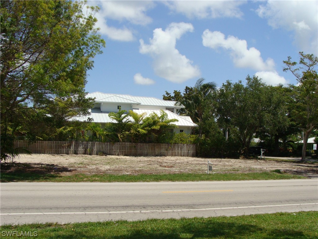 695 Broad Avenue S Naples FL 34102 223033649 image8