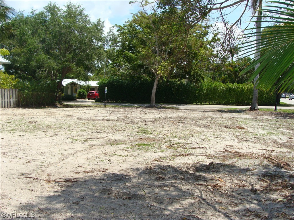 695 Broad Avenue S Naples FL 34102 223033649 image9