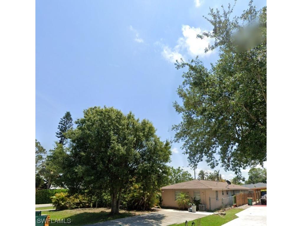 696 102nd Avenue N Naples FL 34108 224006847 image1