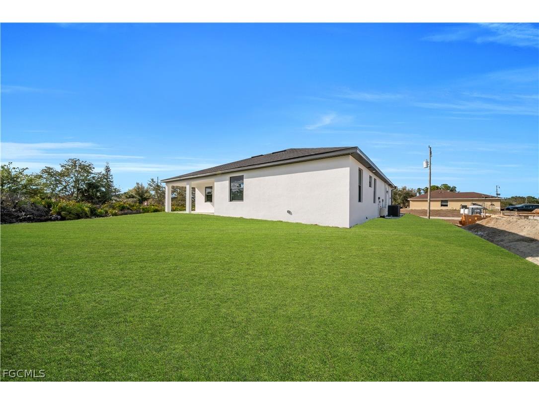 697 Whitmore Loop Lehigh Acres FL 33972 2026011350 image36