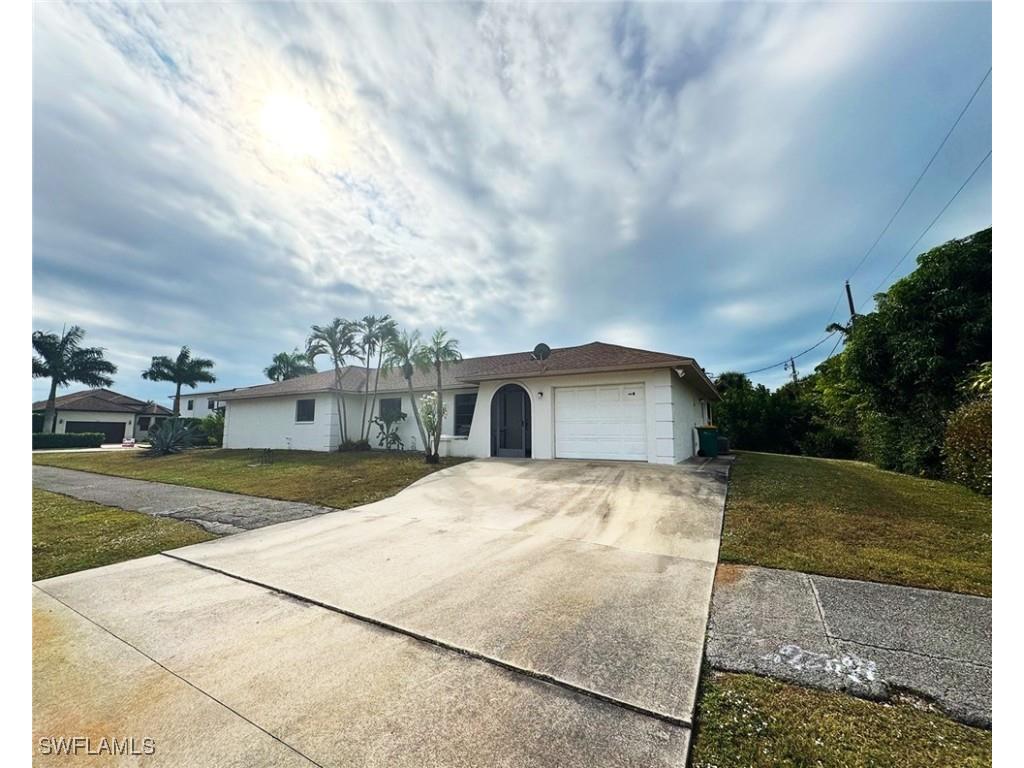 699 110th Avenue N #UNIT B Naples FL 34108 225082707 image1