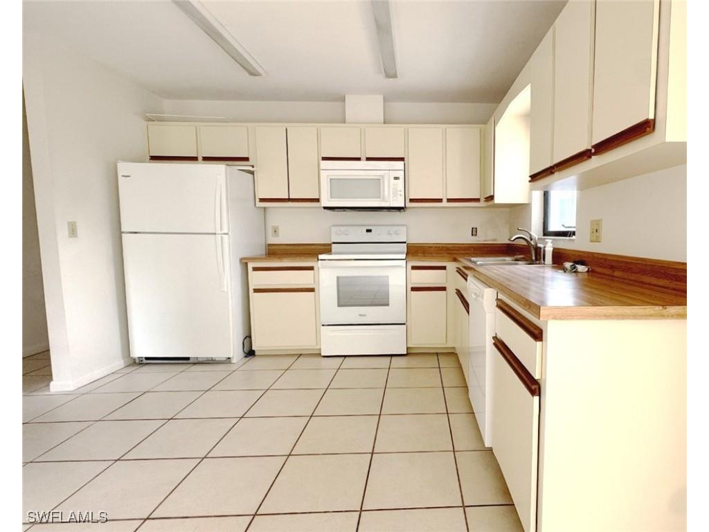 699 110th Avenue N #UNIT B Naples FL 34108 225082707 image7