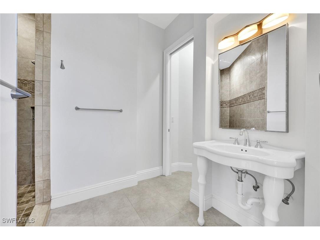 699 Fairway Terrace Naples FL 34103 225076782 image32