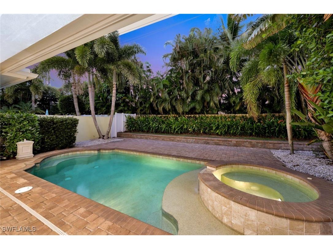 699 Fairway Terrace Naples FL 34103 225076782 image37