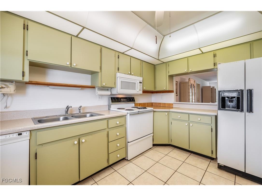 6992 Edgewater Circle Fort Myers FL 33919 2025024408 image4