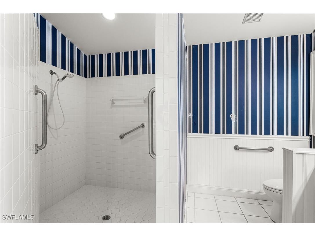 70 Fountain Circle Naples FL 34119 225077525 image17