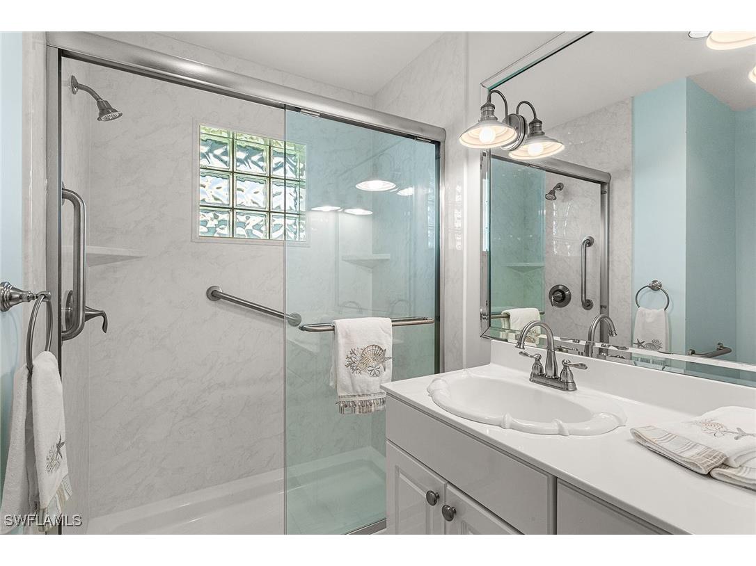 70 Fountain Circle Naples FL 34119 225077525 image19