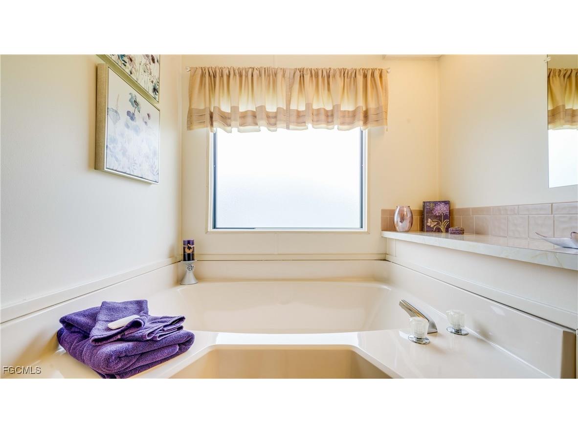 70 Sunrise Avenue North Fort Myers FL 33903 2025007439 image18