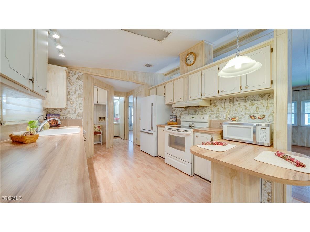 70 Sunrise Avenue North Fort Myers FL 33903 2025007439 image3