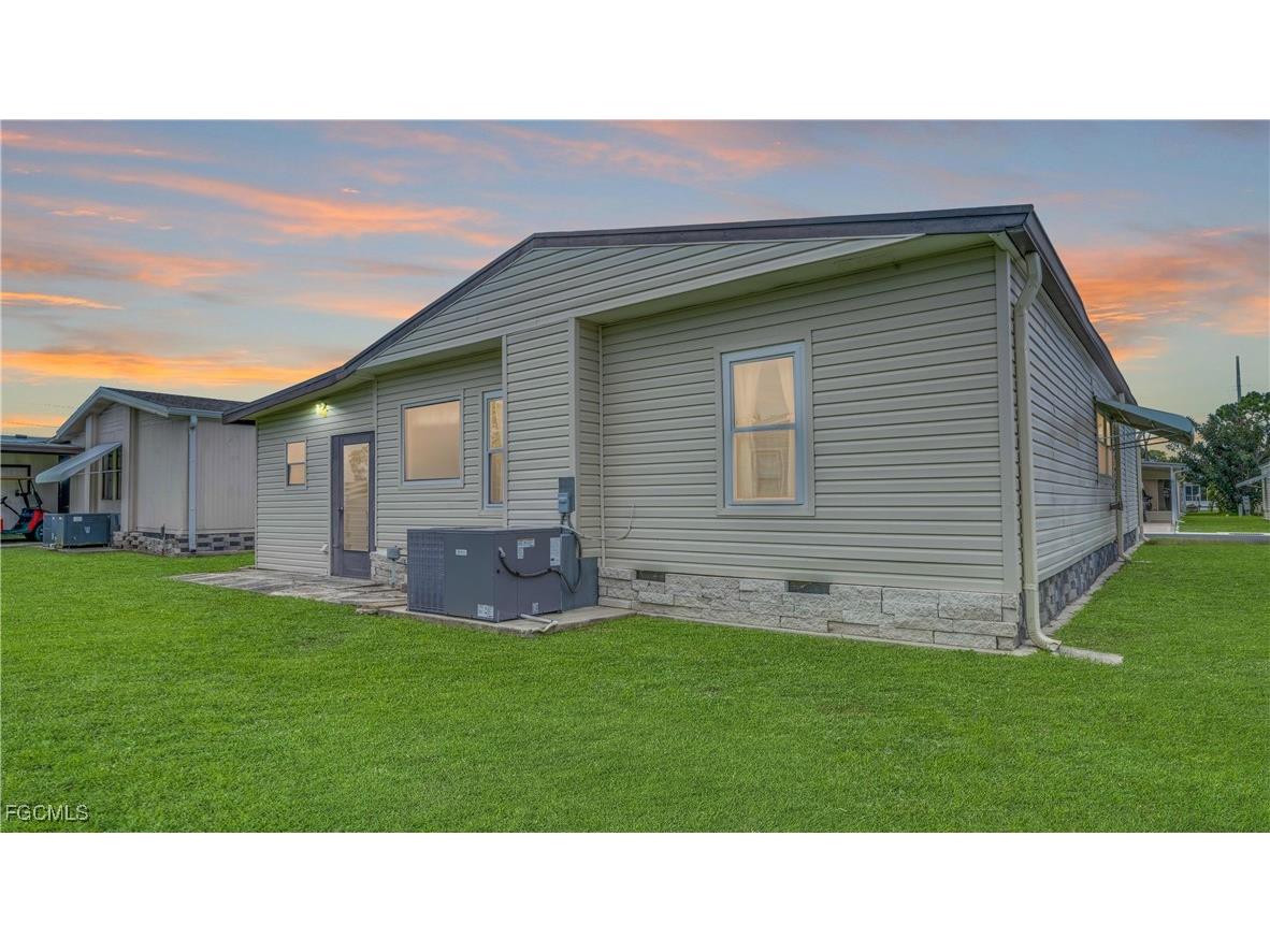 70 Sunrise Avenue North Fort Myers FL 33903 2025007439 image38