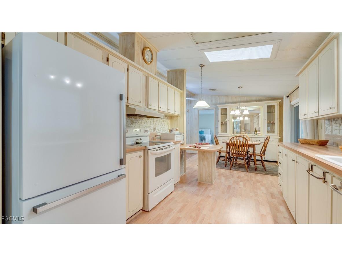 70 Sunrise Avenue North Fort Myers FL 33903 2025007439 image4