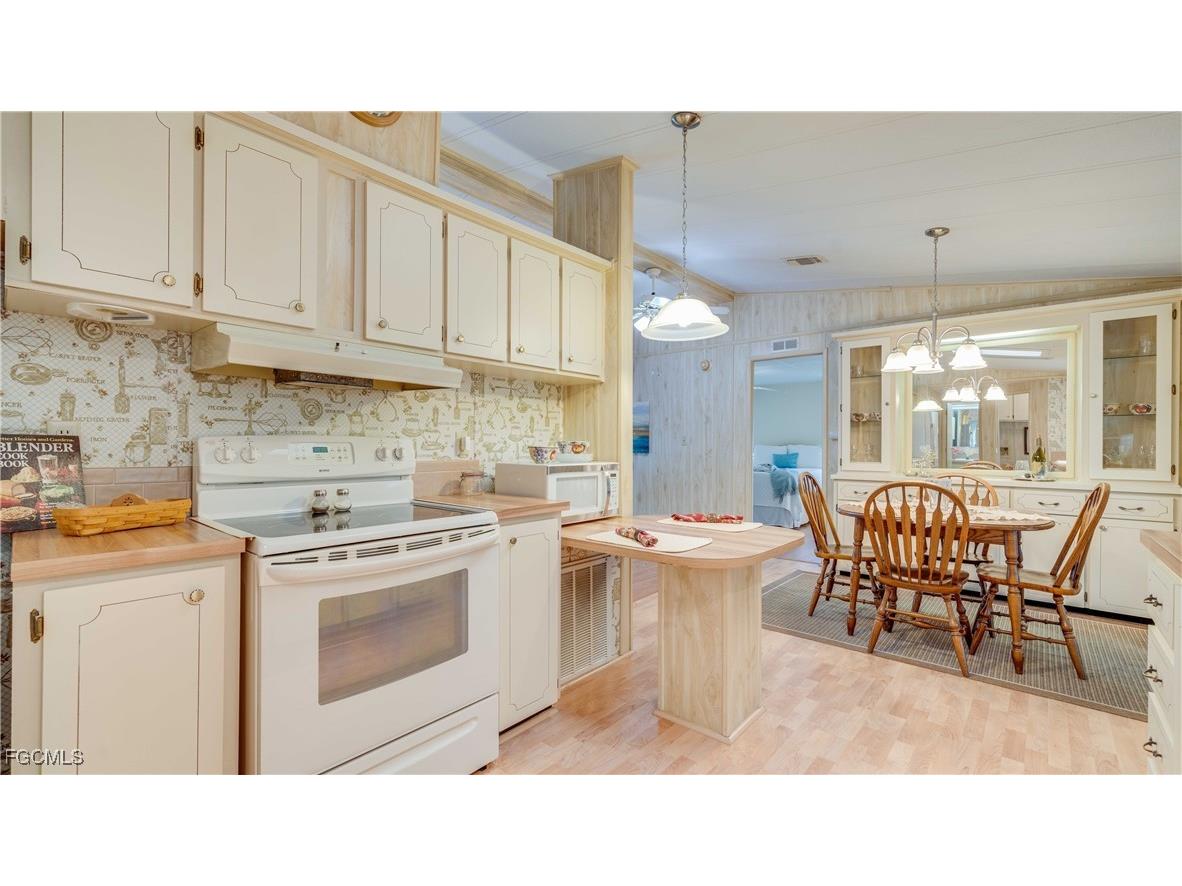 70 Sunrise Avenue North Fort Myers FL 33903 2025007439 image5