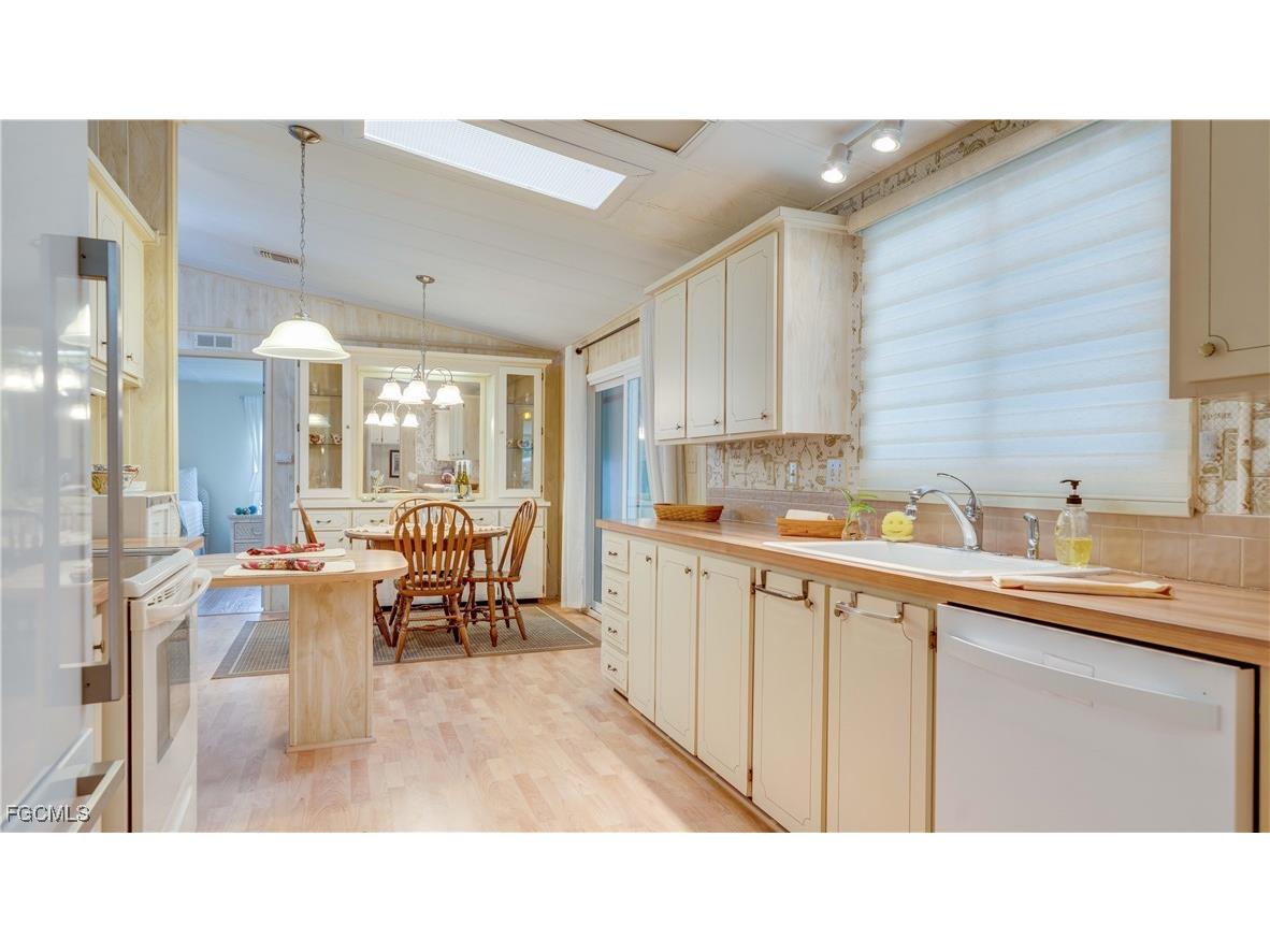 70 Sunrise Avenue North Fort Myers FL 33903 2025007439 image6