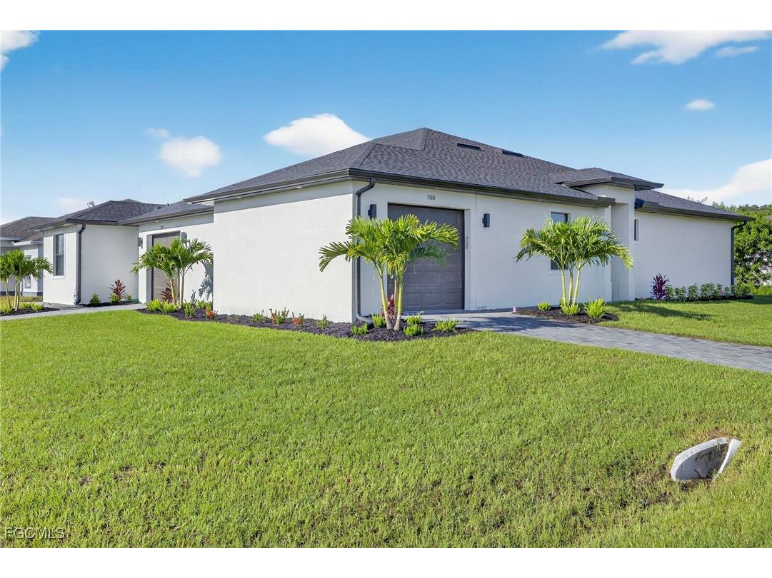 700-702 S Hightower Avenue Lehigh Acres FL 33973 2025008568 image1