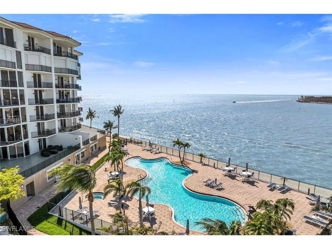 700 La Peninsula Boulevard #306 Naples FL 34113 225038470 image1