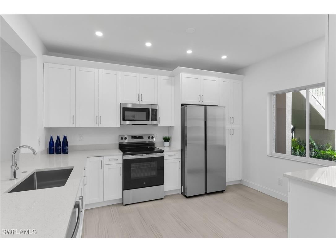 700 Saratoga Circle #B-101 Naples FL 34104 225080698 image1