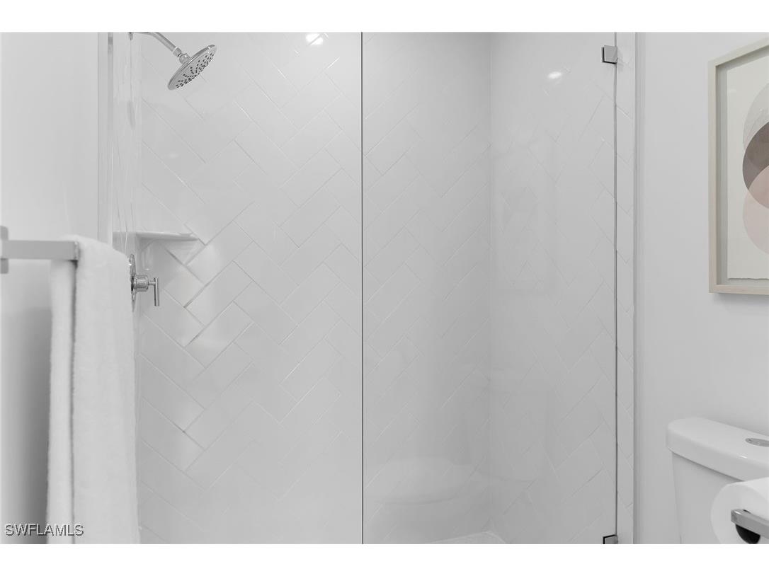 700 Saratoga Circle #B-101 Naples FL 34104 225080698 image13