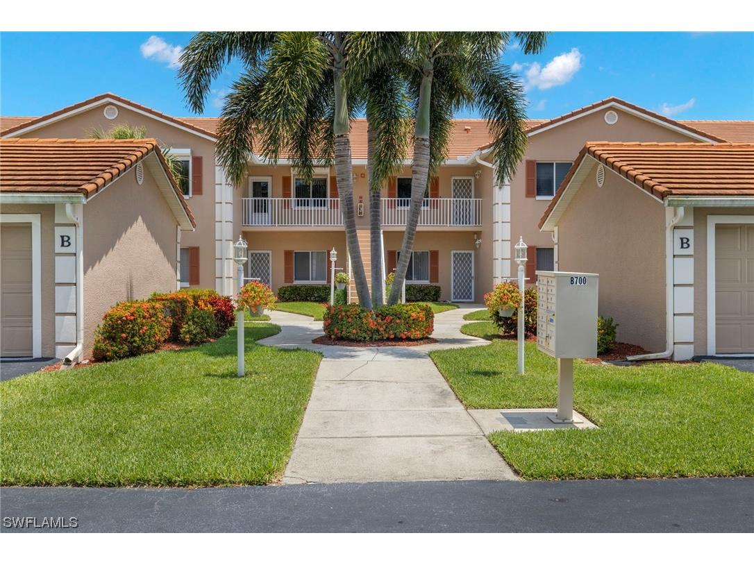 700 Saratoga Circle #B-202 Naples FL 34104 223036560 image1