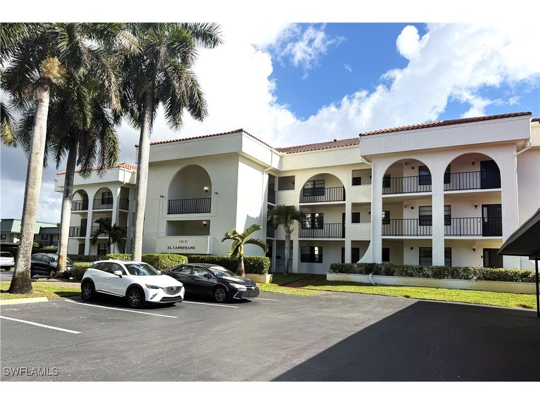 700 Valley Stream Drive #303 Naples FL 34113 225080992 image1