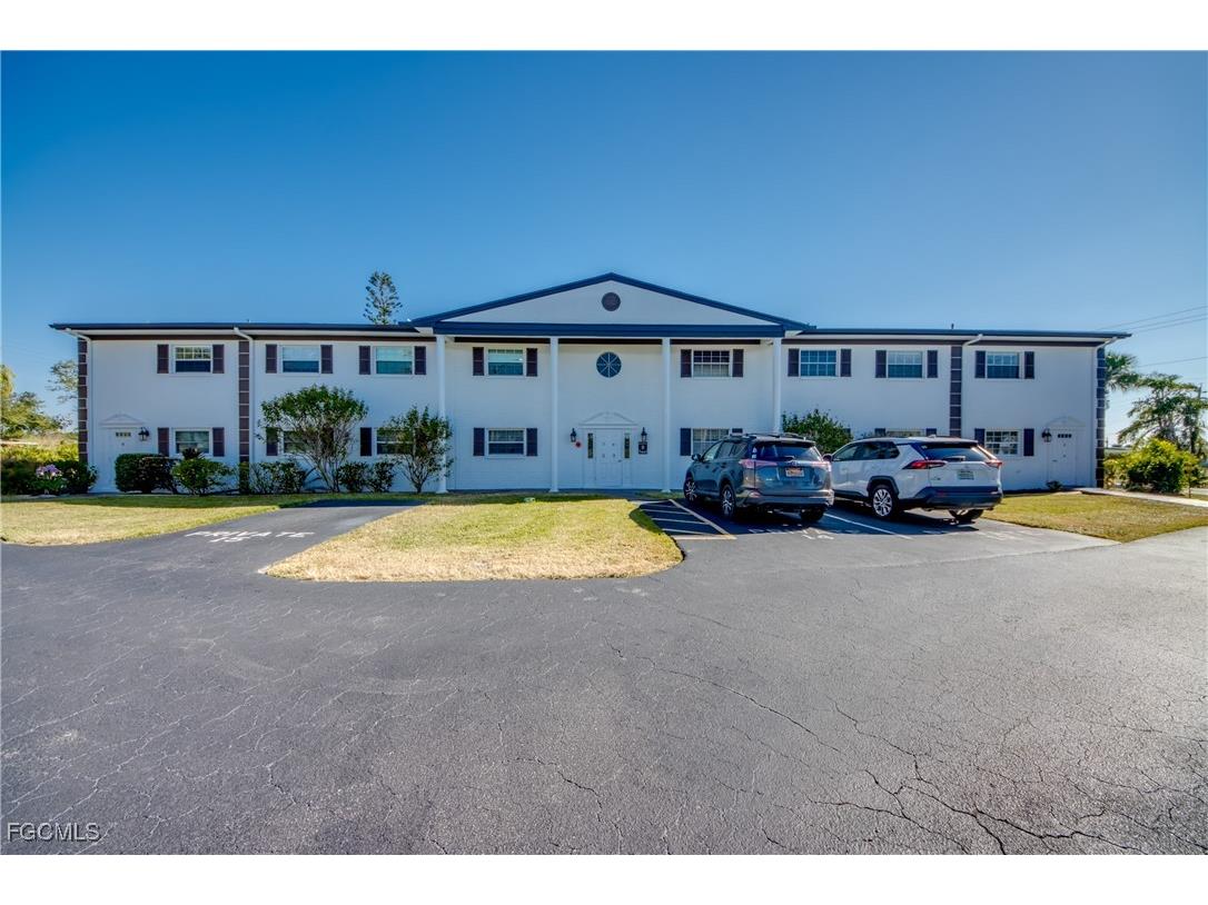 7001 New Post Drive #4 North Fort Myers FL 33917 2025021009 image1