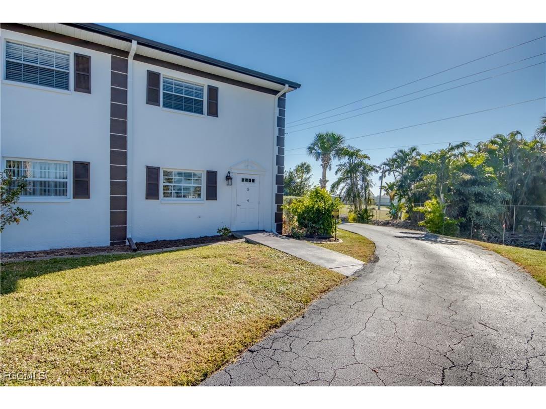 7001 New Post Drive #4 North Fort Myers FL 33917 2025021009 image2