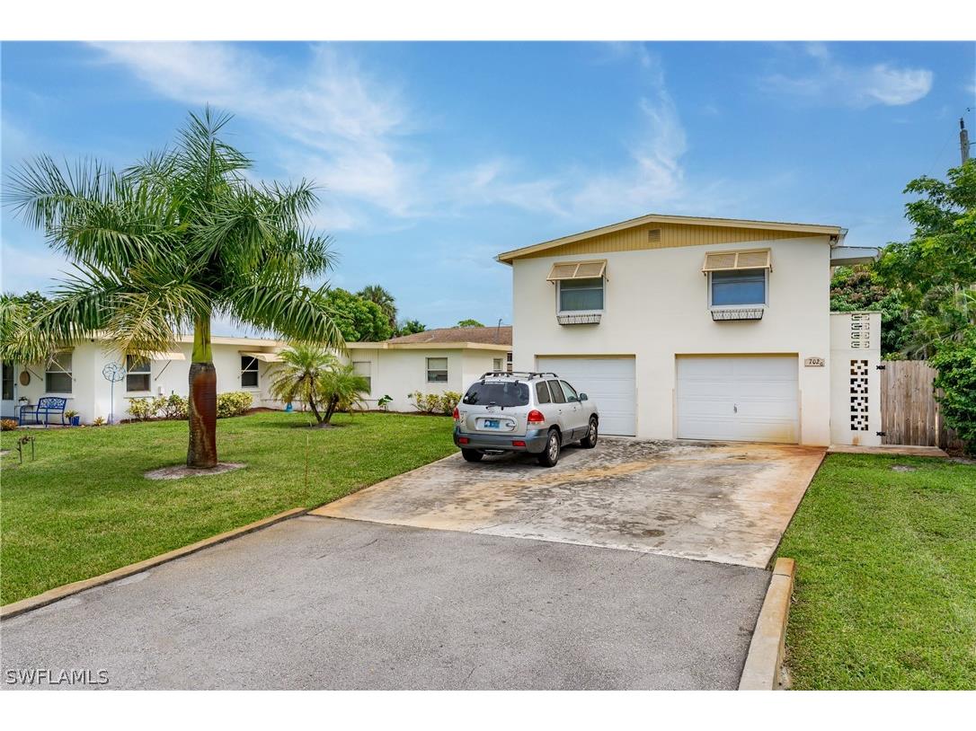 702 105th Avenue N Naples FL 34108 222070368 image1