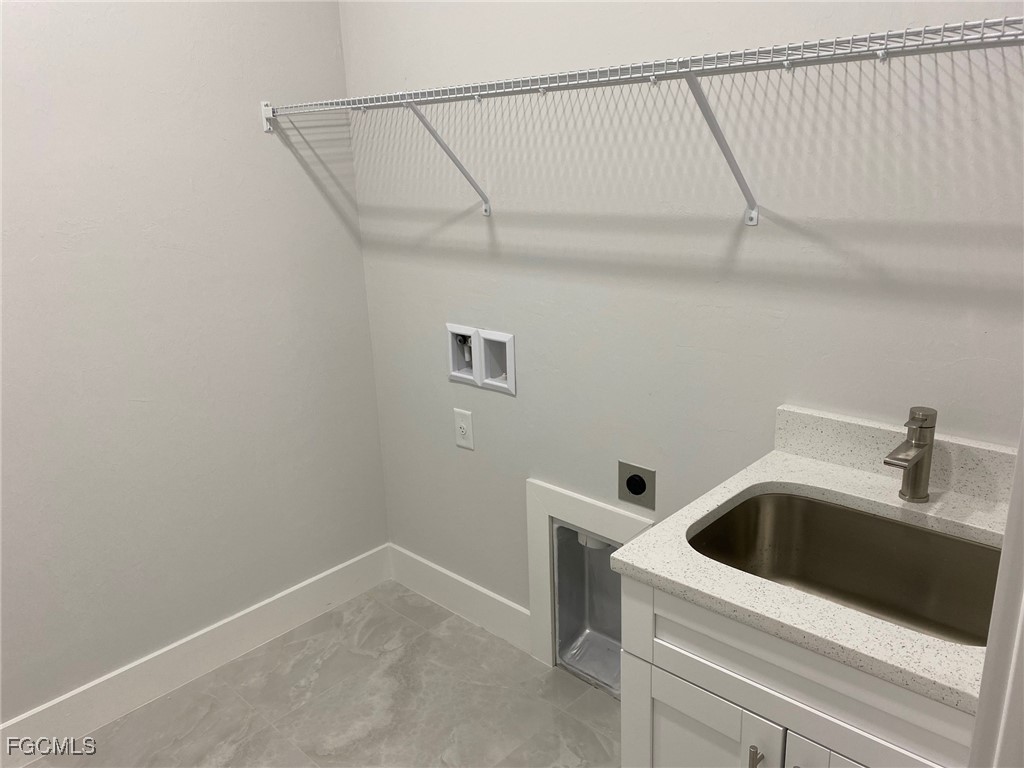 702 NW 2nd Lane Cape Coral FL 33993 2025014012 image3