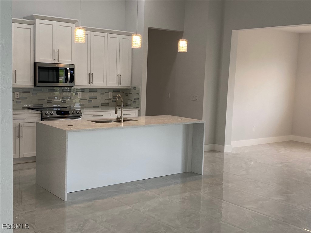 702 NW 2nd Lane Cape Coral FL 33993 2025014012 image5