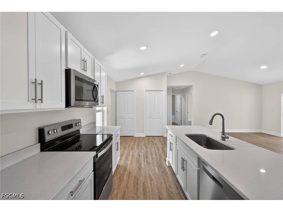 702 NW Douglas Circle Cape Coral FL 33993 2026019349 image7