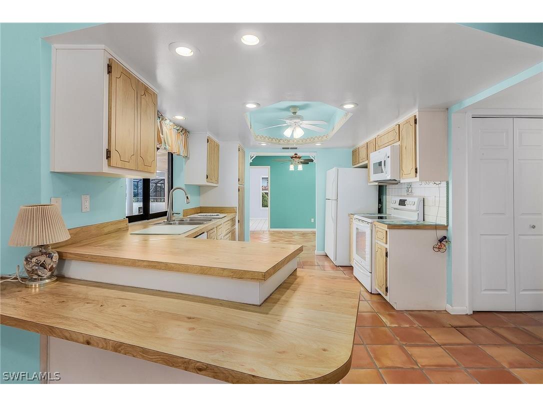 702 SE 36th Street Cape Coral FL 33904 223005516 image1