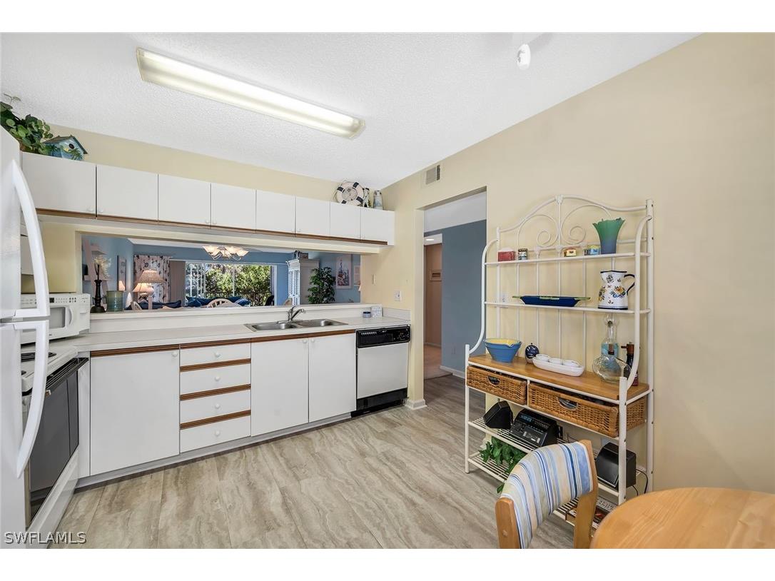 7025 Dennis Circle #G202 Naples FL 34104 226009100 image8