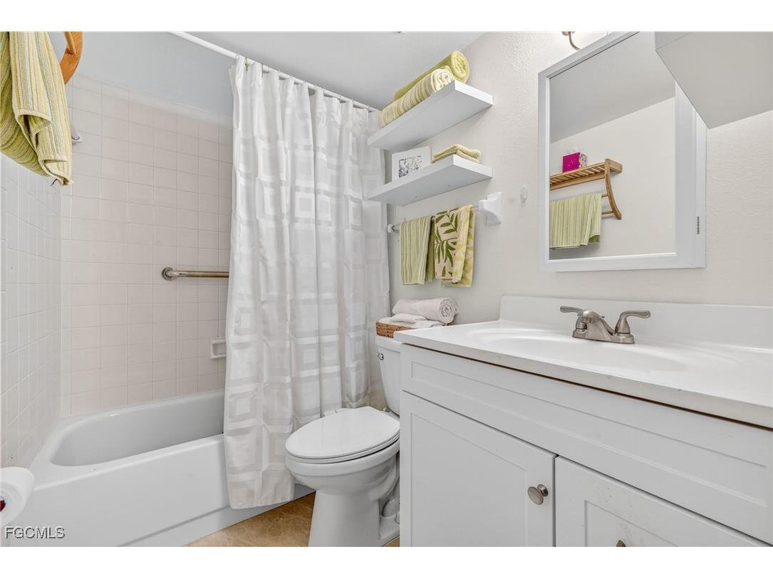 7025 New Post Drive #4 North Fort Myers FL 33917 2025014672 image17