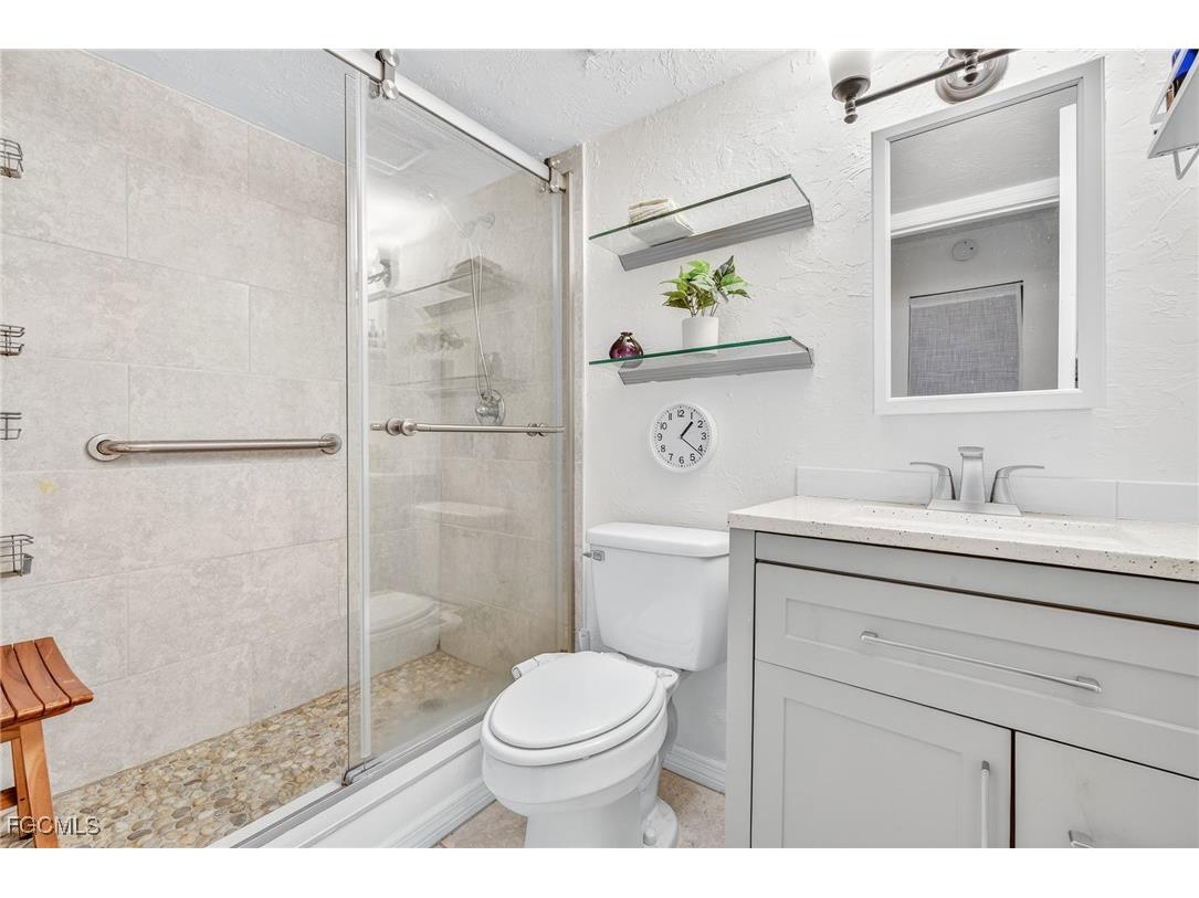 7025 New Post Drive #4 North Fort Myers FL 33917 2025014672 image18