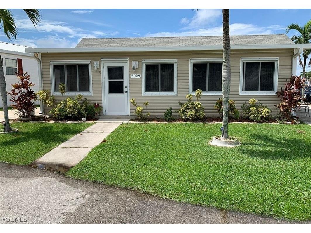 7029 Granada Lakes Drive Fort Myers FL 33967 2026012660 image2
