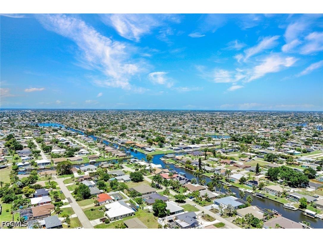 703 SE 33rd Terrace Cape Coral FL 33904 2026018611 image36