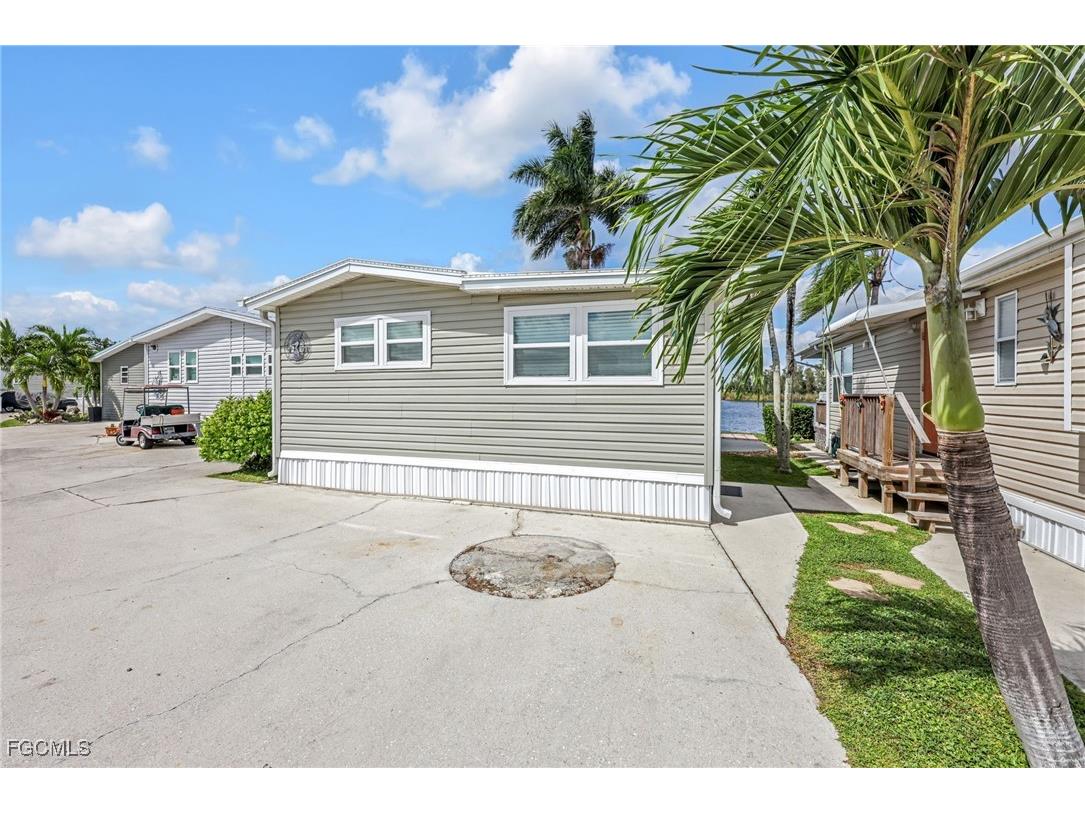 7031 Armadillo Way Fort Myers FL 33967 2025014155 image1