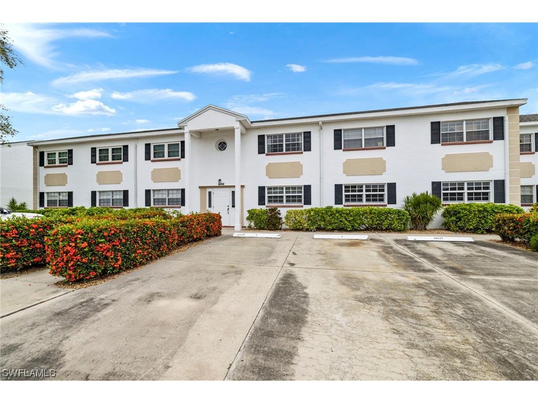 7031 Cedarhurst Drive #11B Fort Myers FL 33919 223046070 image1