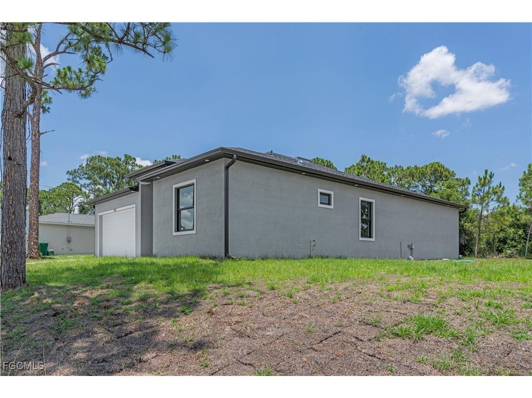 7033 Lotus Circle Labelle FL 33935 2025026224 image2