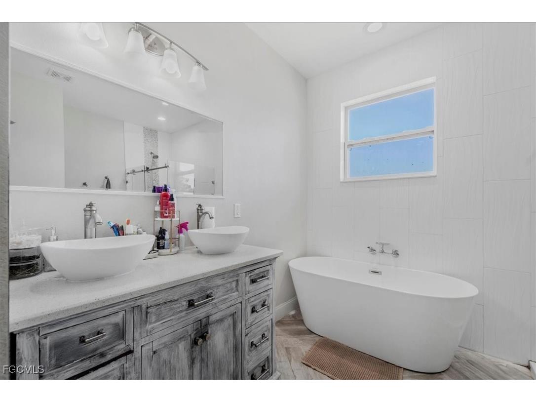 7043 Brazil Circle Labelle FL 33935 2025022768 image18