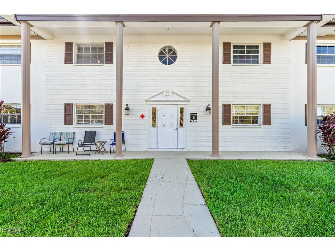 7049 New Post Drive #7 North Fort Myers FL 33917 2025016535 image1