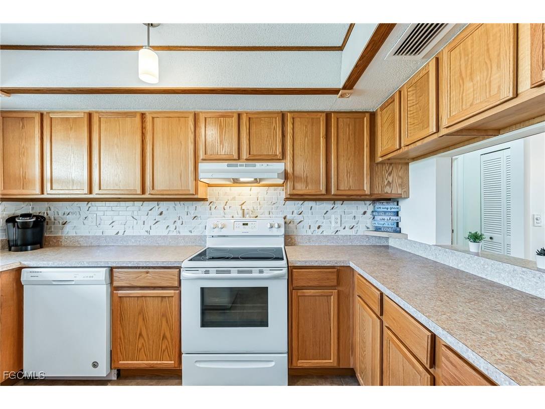 7049 New Post Drive #7 North Fort Myers FL 33917 2025016535 image2