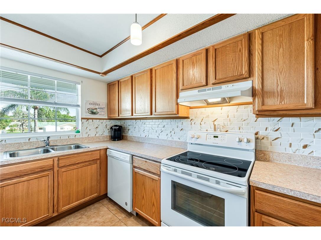 7049 New Post Drive #7 North Fort Myers FL 33917 2025016535 image3